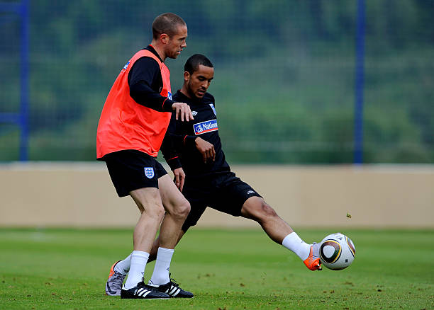 因此动荡不 因此动荡不